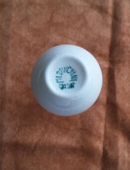 Porzellan-Blumen-Väschen,China ?,ca. 11 cm hoch,Alt - Linnich