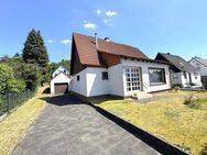 KL-Ost/Nähe PRE-Park -Freistehendes Einfamilienhaus mit Garage und sehr schönem Eigentumsgrundstück - Kaiserslautern