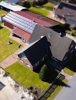 **VERKAUFT** Einfamilienhaus mit Einliegerwohnung - 1 Hektar Land und Stahlhalle - Wiesmoor