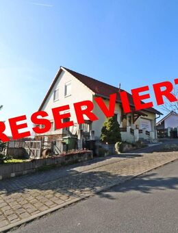 Freistehendes Einfamilienhaus mit Einliegerwohnung und tollem Fernblick - Dörzbach