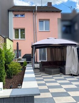 WOHLFÜHLHAUS FÜR DIE FAMILIE - CHARMANTES EINFAMILIENHAUS MIT GARTEN IN SAARLOUIS-RODEN - Saarlouis