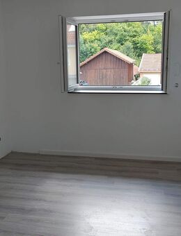 Gut geschnittene 3 Zi-Wohnung, zentral und saniert - Peißenberg
