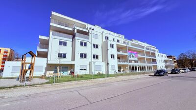 .... AIGNER - exklusive, geschmackvolle Neubauwohnung im 1.OG mit großem Balkon und EBK ...