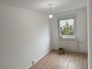 Helle 4-Zimmer-Wohnung mit Balkon & Stellplatz in Coswig! - Coswig