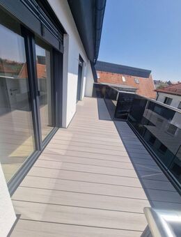 Erstbezug – Barrierefreie 3-Zimmer-Dachgeschosswohnung mit Balkon & Aufzug | in Nürnberg (Blau-Weiß) - Nürnberg