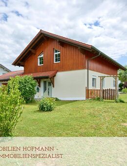 Großzügiges Einfamilienhaus mit Doppelgarage u. Garten! - Reisbach