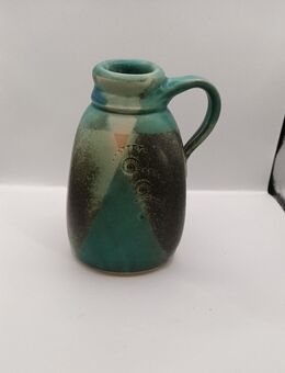 Vase mit Henkel grün gemustert hoch ca. 12cm Öffnung ca. 3cm breit 7cm - Essen