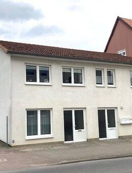 Kleines Stadthaus mit zwei Mietwohnungen, Gewerbefläche und großzügigem Grundstück mit Stellplätzen - Goldberg