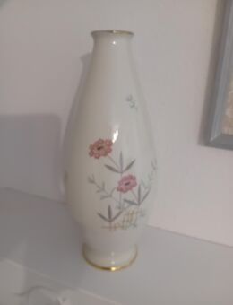 Vase – von Eschenbach – weißes Porzellan mit Blumen und Goldrand - Röhrnbach