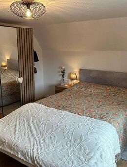 Stilvoll modernisierte 3- Zimmer- Dachgeschosswohnung in ruhiger Lage zu vermieten - Beschendorf