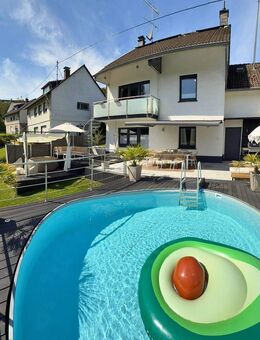 Kernsaniertes Einfamilienhaus mit 100-m²-Terrasse, Pool und moderner Sommerküche in Gummersbach - Gummersbach
