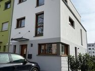 Modernes Leben in einer möblierten DHH mit Garten, ruhig gelegen - Frankfurt (Main)