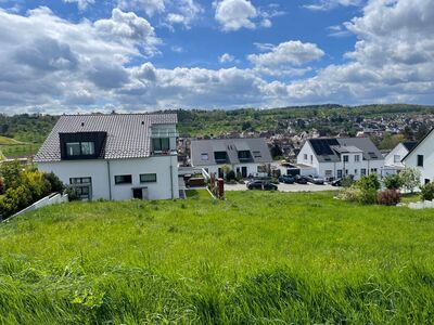 "Herrliches Wohnen in Rand- und Aussichtslage" Attraktive DHH in Ostelsheim