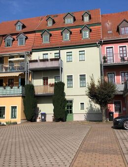 SEHR SCHÖNE 3-Raum-WOHNUNG direkt am Apoldaer Markt mit EBK + Pkw- Stellplatz - Apolda