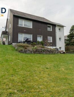 **Reduziert!! Solides Wohnensemble mit drei Einheiten, Garagen und liebevoll angelegtem Garten - Willingen (Upland)