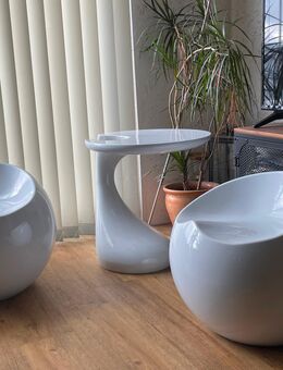 RETRO DESIGN SITZGRUPPE IN WEIẞ UND ROT - Osterholz-Scharmbeck Zentrum