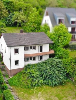 Platz für Ihre Familie und Ihre Ideen - Einfamilienhaus mit großem Garten - Höchberg