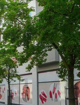 Großzügige Eleganz: Lichtdurchflutete Traumwohnung mit Balkon und moderner Markenküche - Neuss