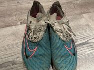 Stark gebrauchte/stinkende Fussballschuhe - Berlin