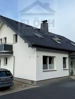 Gepflegtes 2 Familienhaus mit großem Grundstück in ruhiger Lage - Remscheid