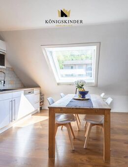 Großzügige Dachgeschosswohnung in ruhiger Lage von Esslingen - 5 Zimmer mit Balkon und Stellplatz! - Esslingen (Neckar)