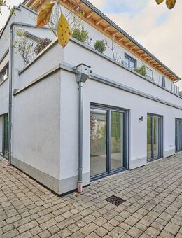 Straubing: Barrierefreie 4-Zimmer-Erdgeschosswohnung mit Terrasse und Garten - Straubing