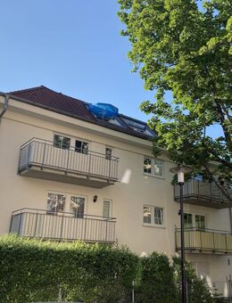 DD-Striesen: vermietete 2-Zimmer DG-Wohnung mit drei kleinen Dachterrassen zu verkaufen - Dresden