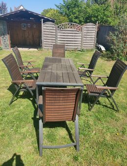 Gartentisch Alu-Gestell dunkelgrau ca. 200 x 100cm, dunkles Holz, 6 passende Holzstühle, abklappbar mit hoher Lehne // gebraucht // NUR ZUSAMMEN ZUM VERKAUF - Hannover