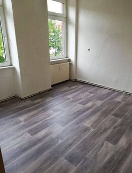 schöne helle 3 Raum Wohnung - Weißenfels