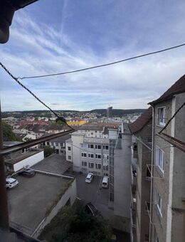 Helle 2-Zimmer-Wohnung mit Einbauküche und Bad mit Fenster in Pforzheim-Nordstadt - Pforzheim