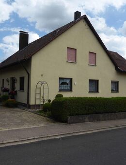 Top gepflegtes Zweifamilienhaus mit Garage, Nebengebäude und herrlich angelegtem Garten, ca. 7km nordöstlich von Rothenburg - Steinsfeld