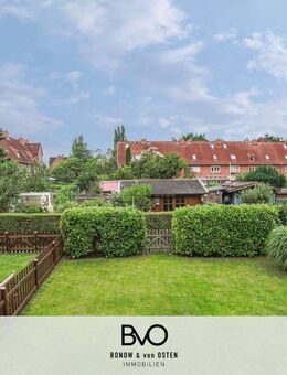Zwei Haushälften vereint, umgeben von Gartenidylle und der Wärme eines offenen Kamins! Bezugsfrei - Kiel