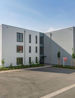 Modernes Wohnen trifft auf echte Natur: Exklusive 2-Zimmer-Eigentumswohnung mit gehobener Ausstattung, provisionsfreier Erwerb - Bad Pyrmont