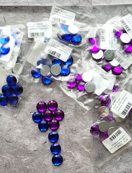 90 Stk. Strass Cabochon aus Kunststoff | Ø14mm | lila, blau | Schmuckbasteln - Althengstett