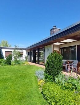 Charmanter Bungalow auf parkähnlichem Grundstück mit Anbaumöglichkeit - Kleinostheim