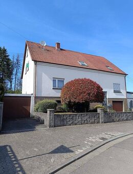 --- RESERVIERT--- Gepflegtes, freistehendes Ein-, oder Zweifamilienhaus mit großem Garten, Gartenhaus, 1 Balkon und 3 Garagen, in 66589 Wemmetsweiler - Merchweiler