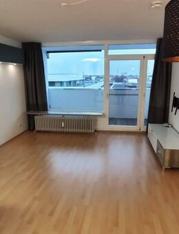 Modernes Apartement mit Balkon - komplett neu renoviert - München
