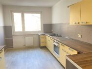 Hübsche 2-Raum-Wohnung mit Aufzug, Balkon, Dusche und Wanne - Gera