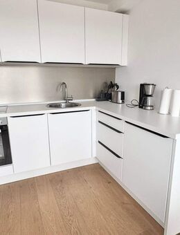 Johannis ! Moderne, helle, möblierte 2-ZW mit 50 m², Balkon, EBK, 3.OG mit Aufzug - Nürnberg