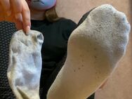 Dreckige weiße Socken + Bilder/Videos - Marburg