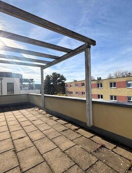 Familienfreundliches Reiheneckhaus mit Garten, Dachterrasse und 4 PKW-Stellplätzen - Kornwestheim