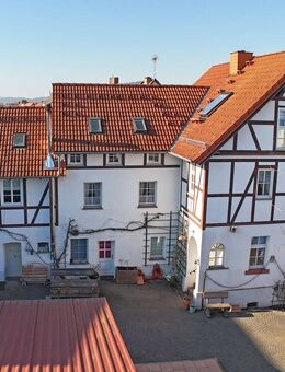 Vermietete 2-Zimmer-Altbauwohnung mit Einbauküche & Kaminofen in idyllischer Lage - Hungen