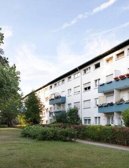 Modernisierte 4 Zimmerwohnung mit Balkon - Frankfurt (Main)