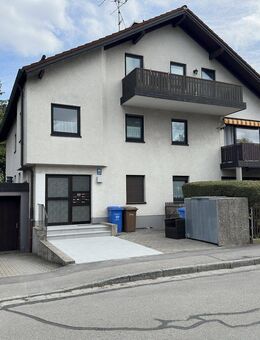 Frisch Renoviert - Dachgeschosswohnung in ruhiger Lage mit großzügigem Balkon und Tiefgaragenstellplatz - München