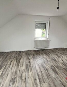 Gemütliche 1-Zimmer-Dachgeschosswohnung in Reiheneckhaus in Neusäß - Steppach. - Neusäß