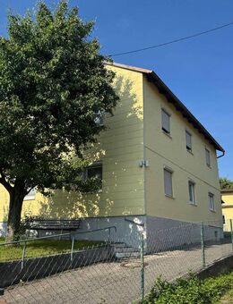 Zweifamilienhaus mit Potenzial inkl. 2 Garagen, Carport und Werkstatt - Mering