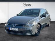 VW Golf 1.5 l eTSI Active DSG LED*PDC*AHK*NAVI*APP* - Büdingen