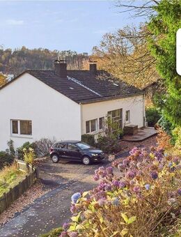 SCHADE IMMOBILIEN - Ruhe & Ausblick genießen! Einfamilienhaus + Einliegerwohnung in Schalksmühle. - Schalksmühle