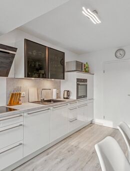Moderne Einbauküche in Hochglanz Weiß – 4 m – mit Siemens Geräten - Mülheim (Ruhr)