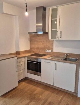 Herzogenaurach Zentrum: top moderne 1,5 Zimmerwohnung inkl. hochwertiger Einbauküche, Parkettboden + Stellplatz zu verkaufen - ab sofort verfügbar - Herzogenaurach